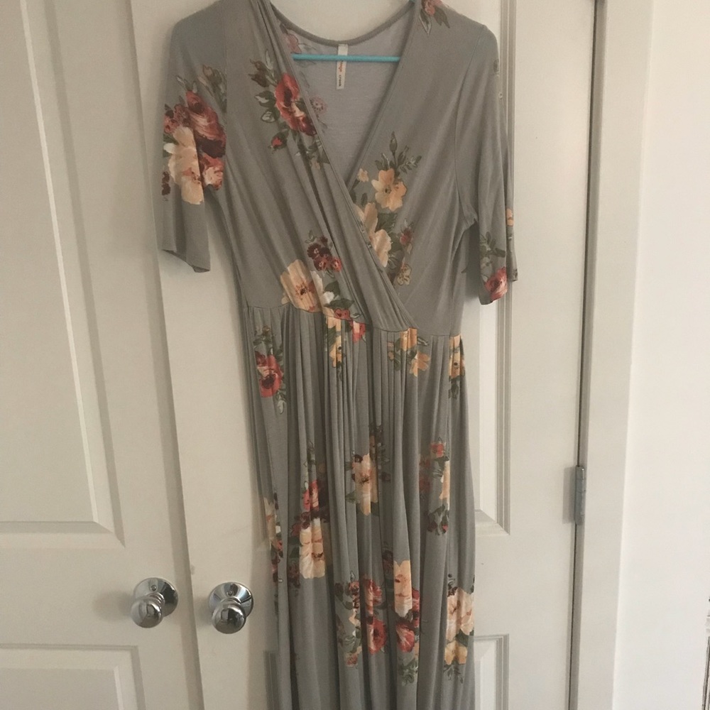 Midi floral print dress.